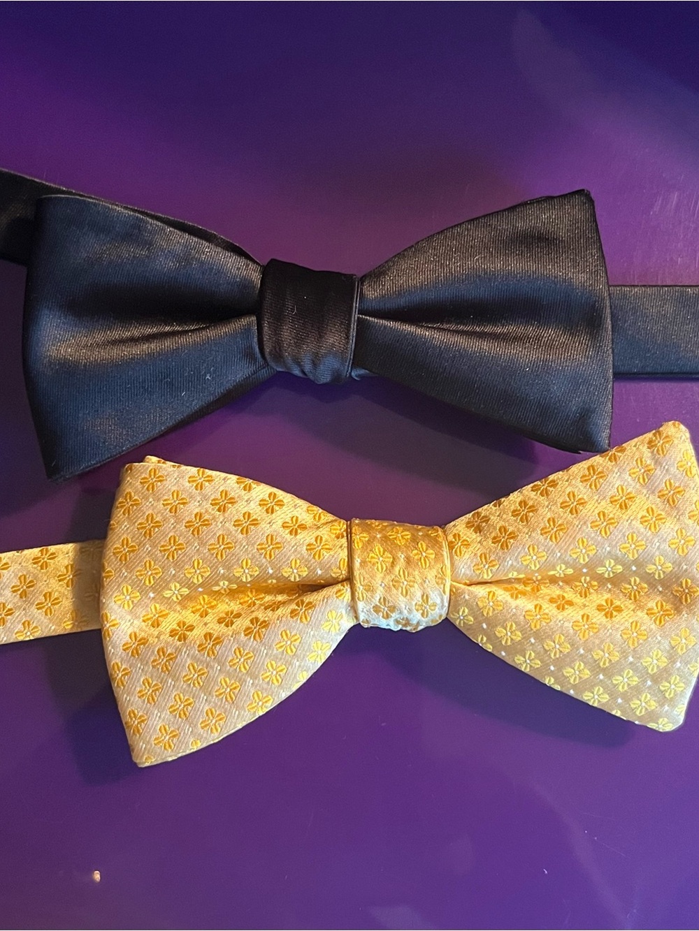 croft & barrow gold yellow bow tie. Black bow tie. Adjustable